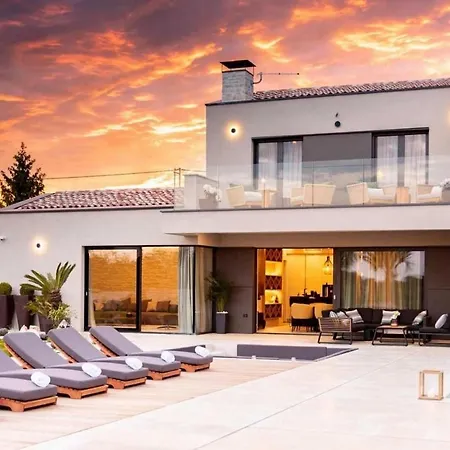 Awesome In With Kitchen * Porec